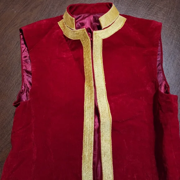 NWOT ... Red Sleeveless Vest / Coat with Gold Trim - Picture 5 of 7